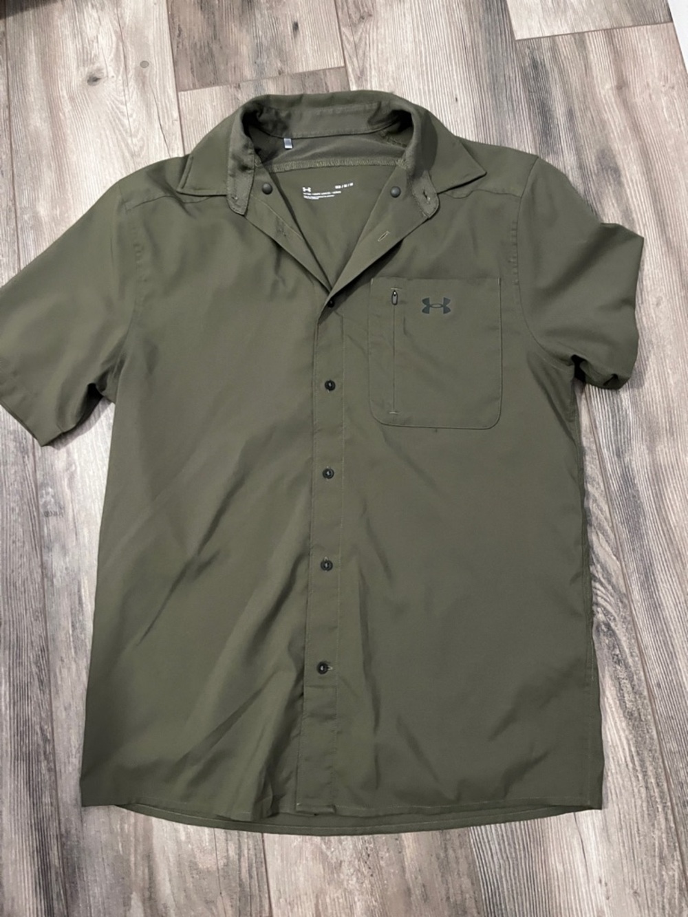 Under Armour Men's Olive Short Sleeve Button-Down Casual Shirt